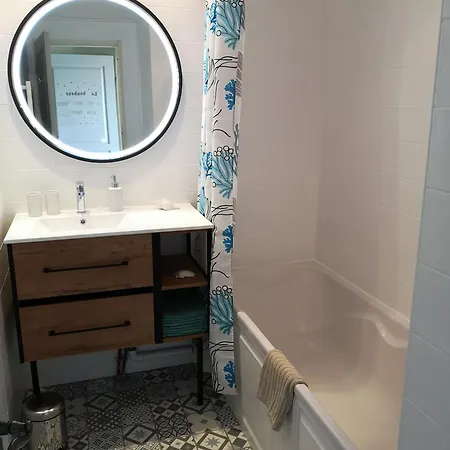 Magnifique T2 Standing Piscine Proche *